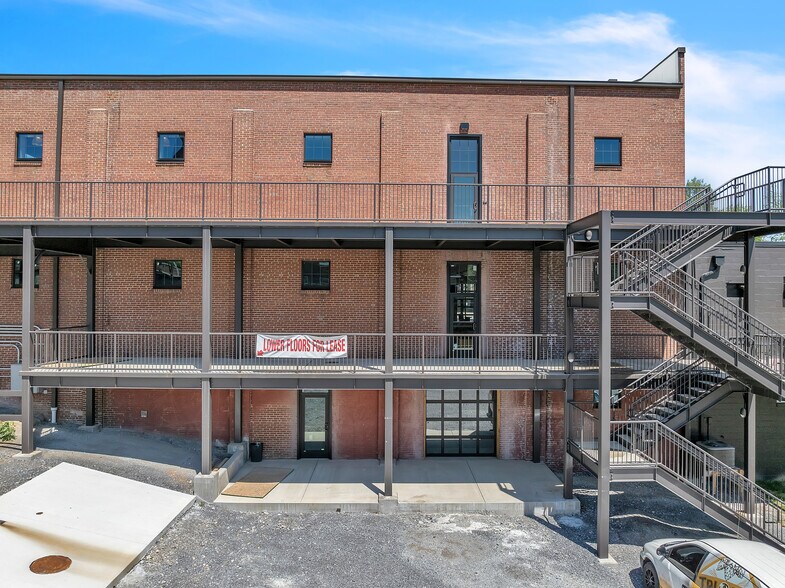 More Photos Of 201 S Court Street, Maryville General Retail For Lease