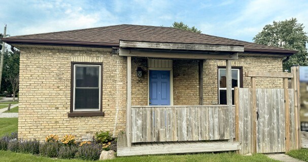 Primary Photo Of 29 Caradoc Rd, Strathroy Office For Lease