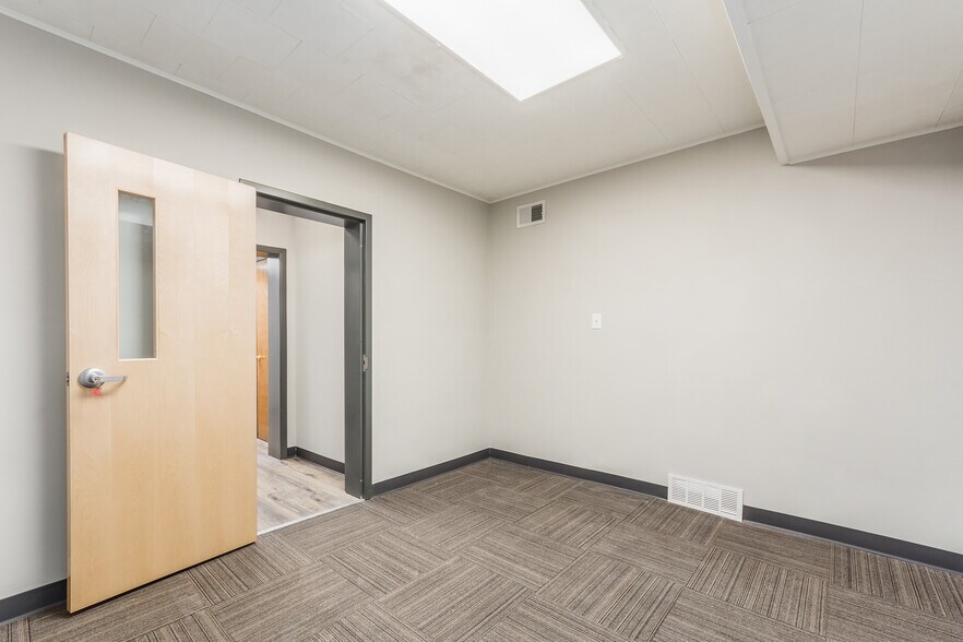 More Photos Of 1251 W Broad St, Columbus Storefront Retail Office For Sale