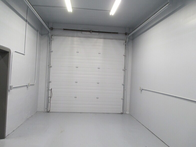 More Photos Of 3 Vine St, Greenwood Lake Warehouse For Lease