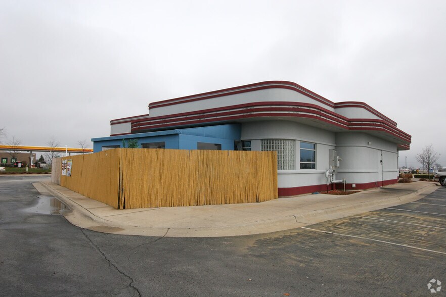More Photos Of 3870 N Perryville Rd, Rockford Restaurant For Lease