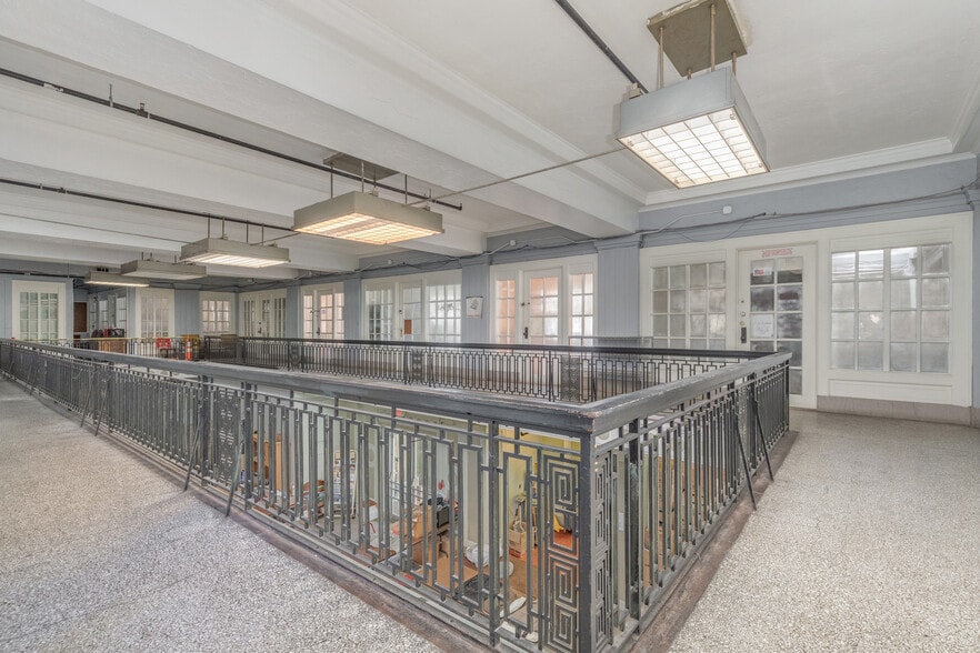 More Photos Of 1411 Locust St, Saint Louis Shelter For Sale