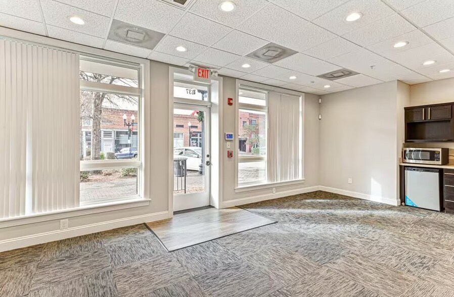 More Photos Of 137 Person St, Fayetteville Office For Lease