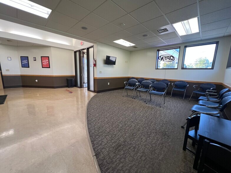 More Photos Of 872 Ohio Pike, Cincinnati Medical For Sale