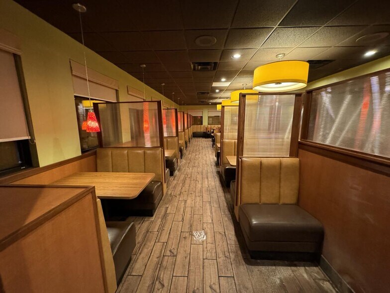 More Photos Of 4111 Timberlake Dr, Pontoon Beach Restaurant For Lease