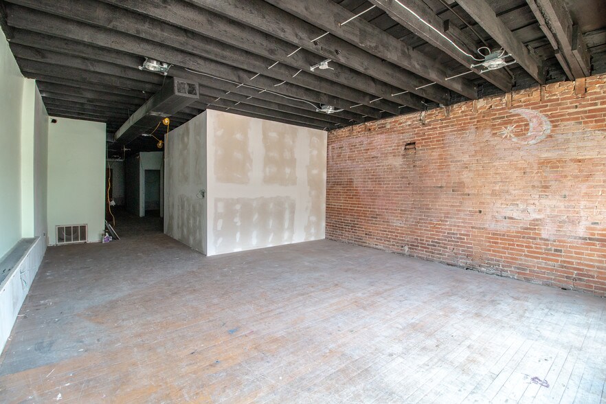 More Photos Of 6 N Saginaw St, Pontiac Storefront Retail Residential For Sale
