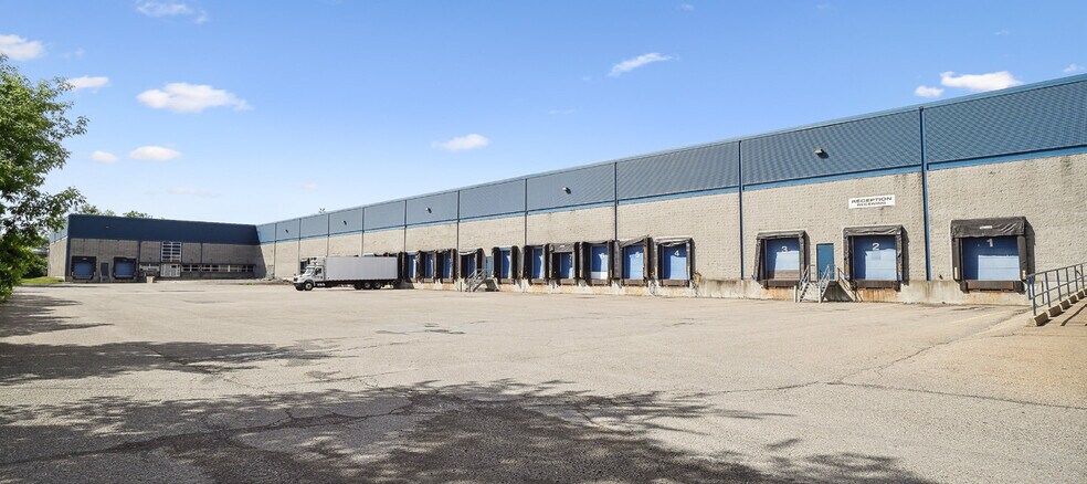More Photos Of 1420-1440 Rte Transcanadienne, Dorval Light Distribution For Lease