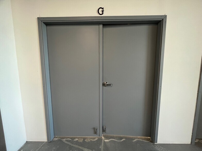 More Photos Of 8399 Ontario St, Vancouver Flex For Lease
