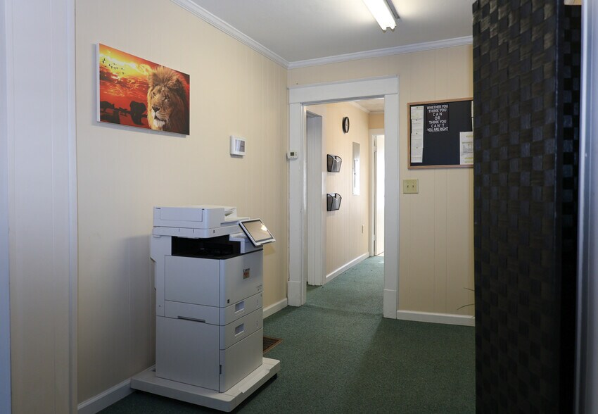 More Photos Of 1616 Blountville Blvd, Blountville Office Residential For Lease