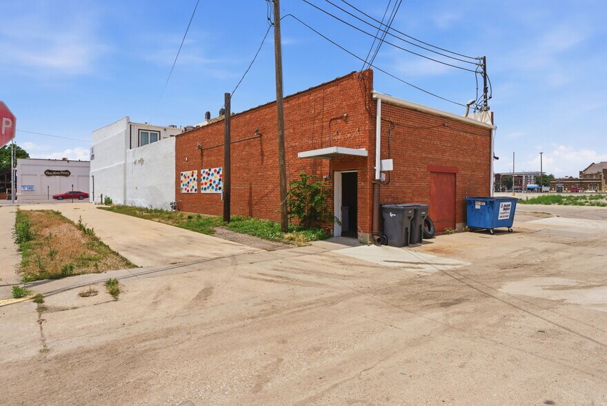More Photos Of 302 N Main St, Newton Office Residential For Sale