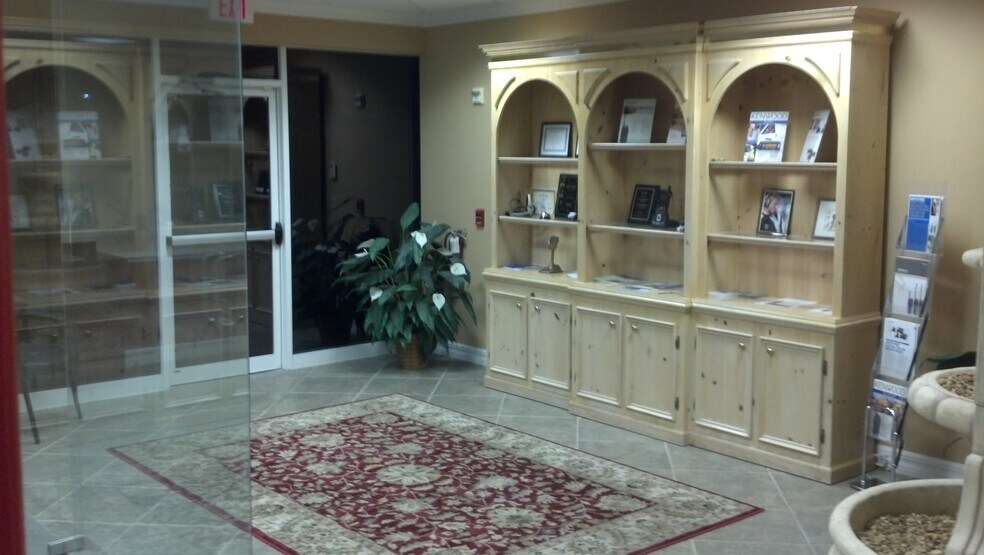 More Photos Of 740 Commerce Dr, Venice Warehouse For Sale
