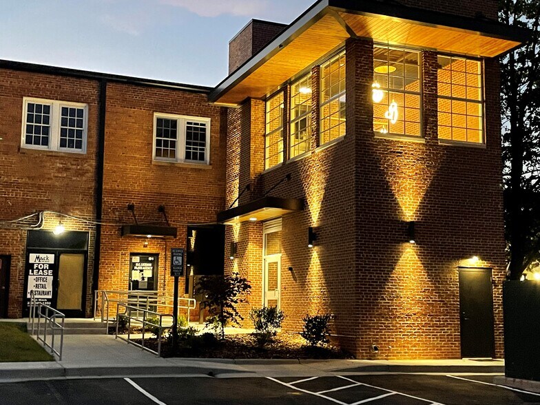 More Photos Of 121-129 N Main St, Mooresville Storefront Retail Office For Lease