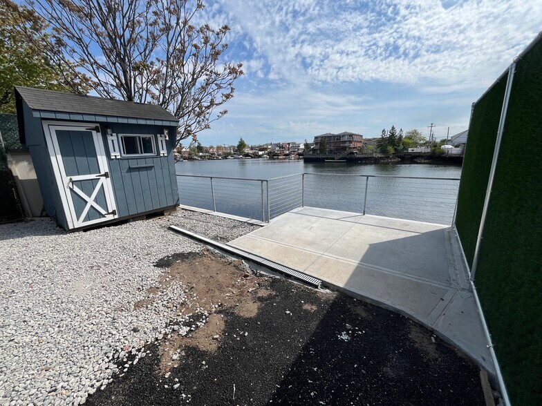 More Photos Of 15801 Crossbay Blvd, Howard Beach Land For Lease