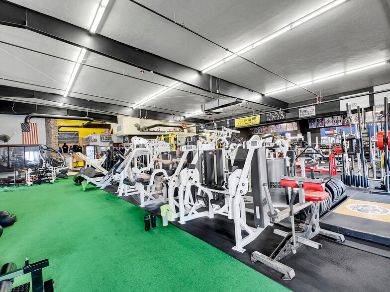 More Photos Of 991 Platte River Blvd, Brighton Storefront For Sale