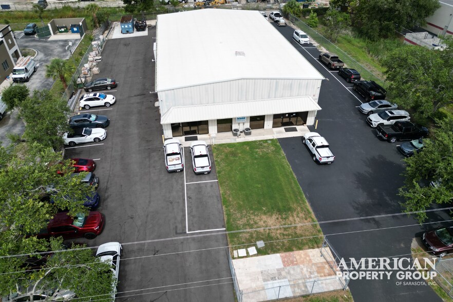 More Photos Of 5946 Clark Center Ave, Sarasota Warehouse For Lease