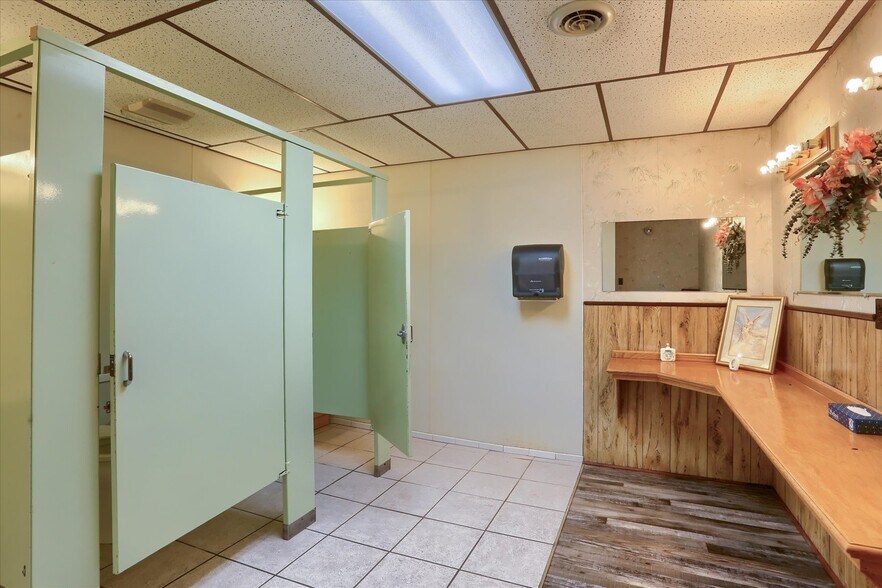 More Photos Of 145 Chamberlaine Ave, Pottsville Flex For Sale