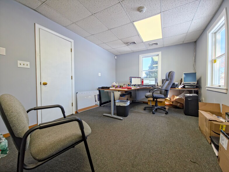 More Photos Of 7 Colonel Dr, Bourne Auto Repair For Sale