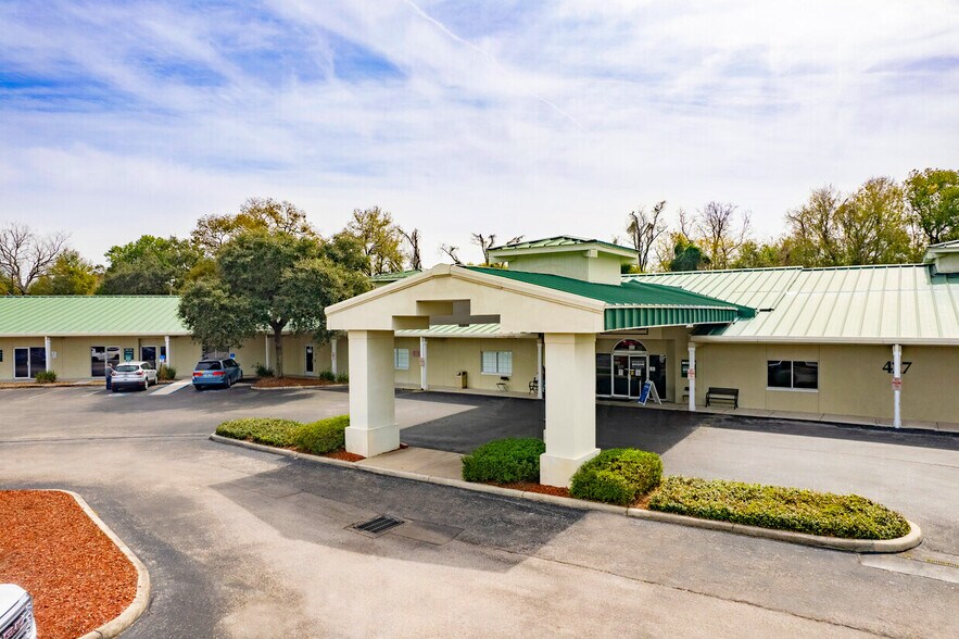 Primary Photo Of 425-427 S Parsons Ave, Brandon Medical For Lease