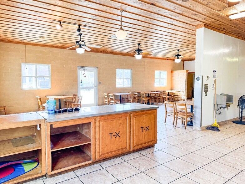 More Photos Of 115 E 8th St, Cisco Restaurant For Sale