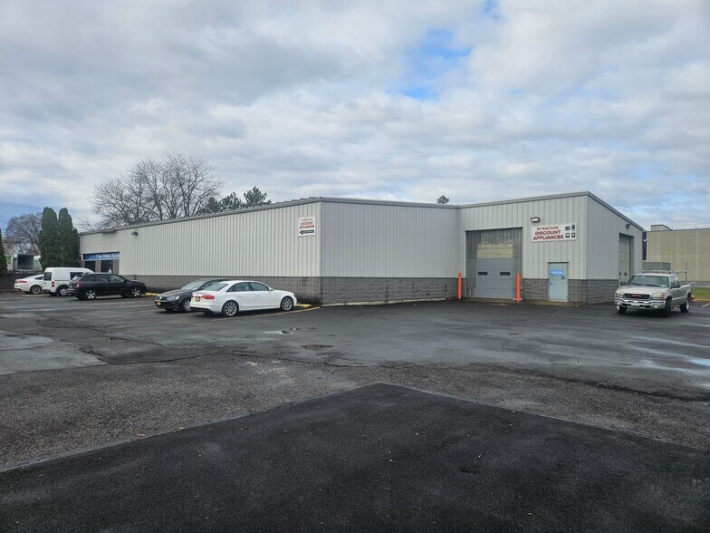 More Photos Of 6710 Vip Pky, Mattydale Warehouse For Lease