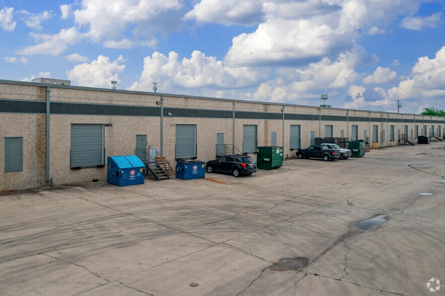 More Photos Of 7492-7522 Reindeer Trl, San Antonio Unknown For Lease