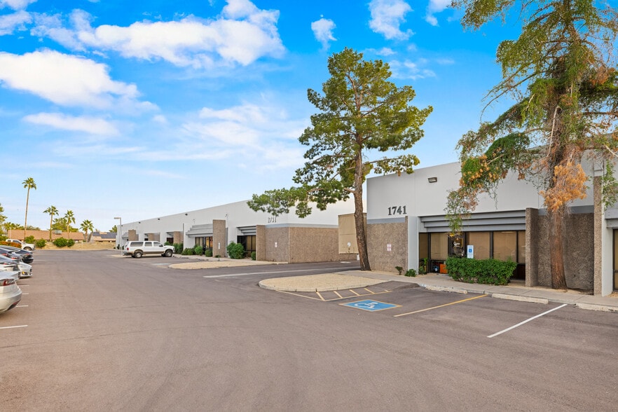 More Photos Of 1711 W Rose Garden Ln, Phoenix Unknown For Lease
