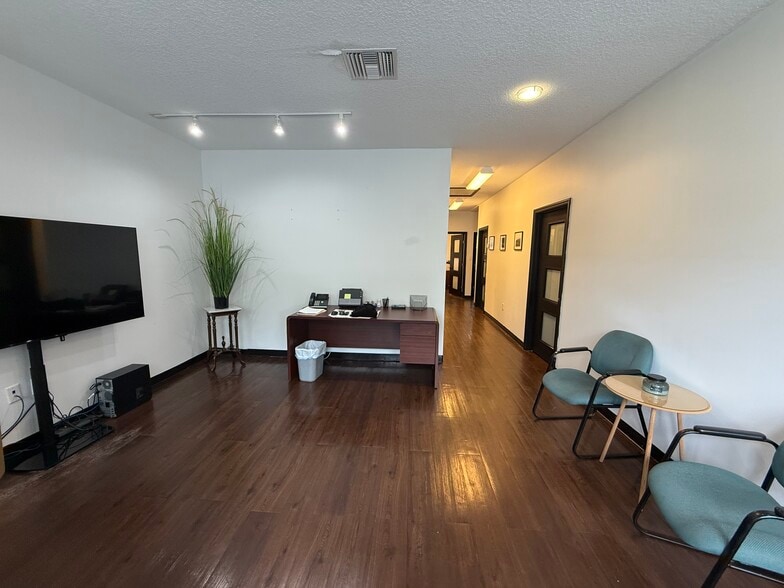 More Photos Of 13453 N Main St, Jacksonville Medical For Lease
