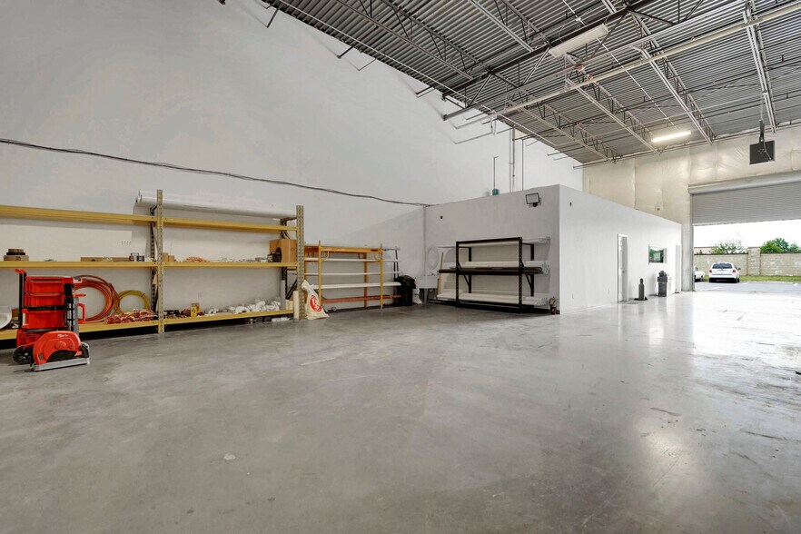 More Photos Of 9201-9373 Mike Garcia Dr, Manassas Warehouse For Lease
