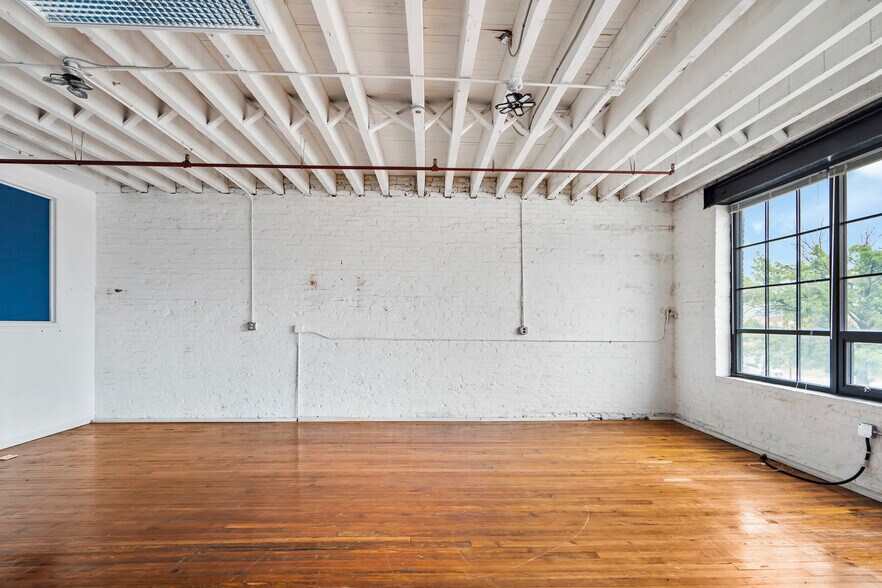 More Photos Of 1434 Fleet St, Baltimore Showroom For Lease