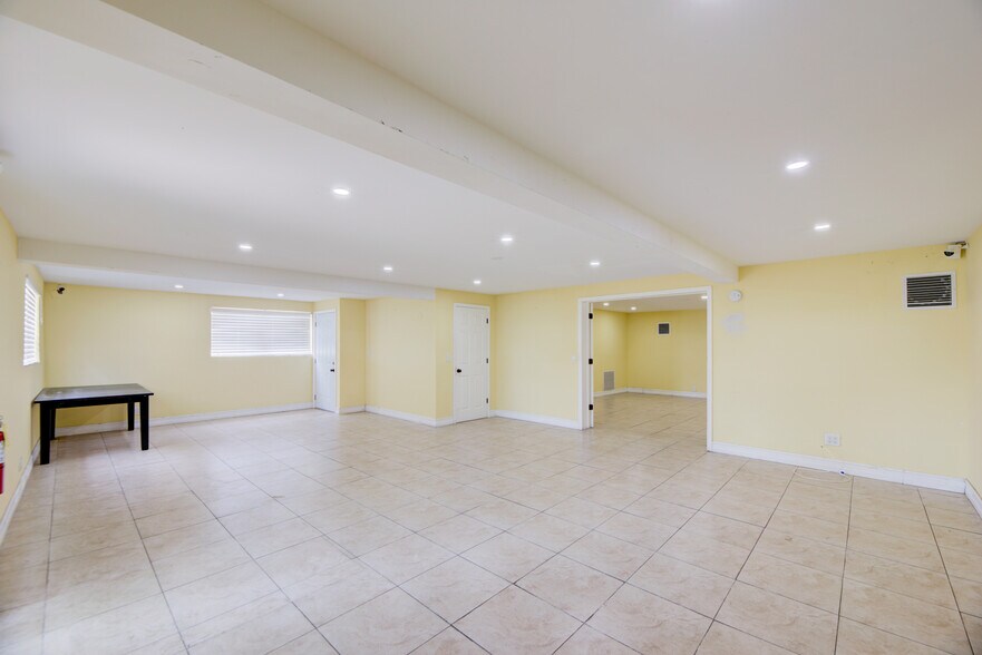 More Photos Of 359 10th St, West Palm Beach Storefront Retail Office For Sale