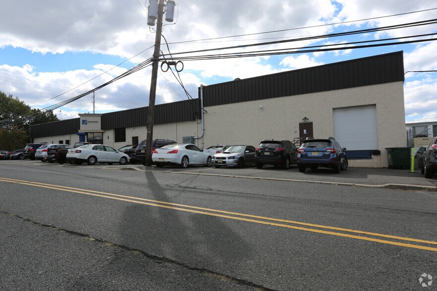 Primary Photo Of 385 Market St, Kenilworth Light Distribution For Sale