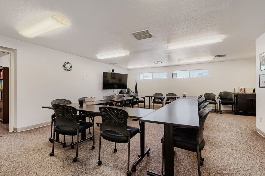 More Photos Of 641 E 112th Ave, Northglenn Veterinarian Kennel For Sale