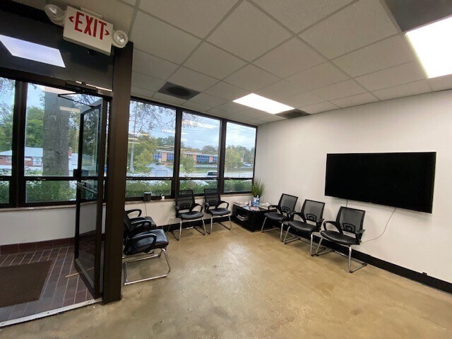 More Photos Of 1155 N Warson Rd, Creve Coeur Light Manufacturing For Lease