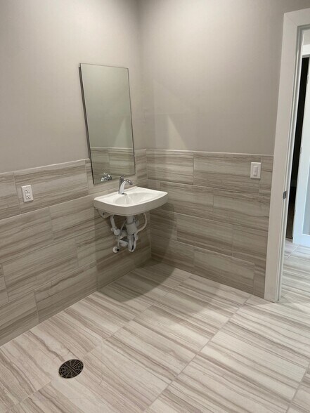 More Photos Of 1908 Yaupon Trl, Cedar Park Loft Creative Space For Sale