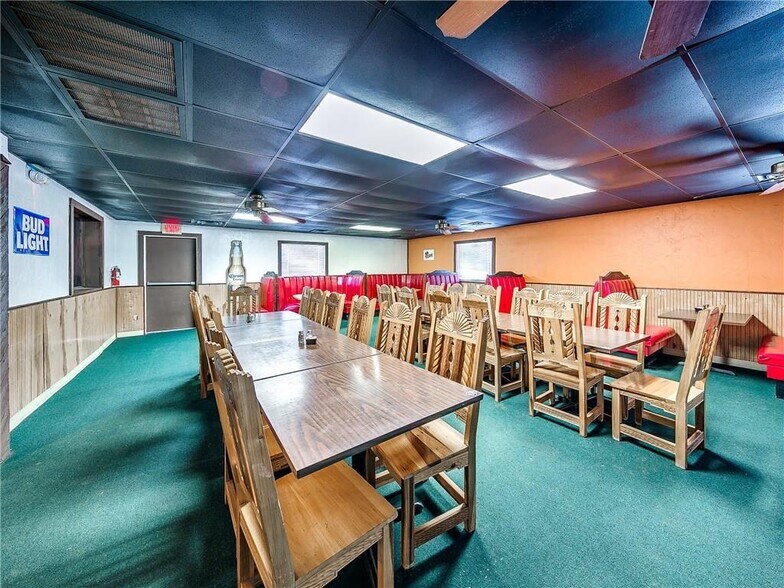 More Photos Of 1901 SW 27th St, El Reno Restaurant For Sale