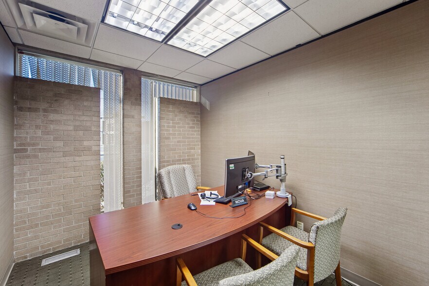 More Photos Of 2805 Beaver Ave, Des Moines Bank For Sale