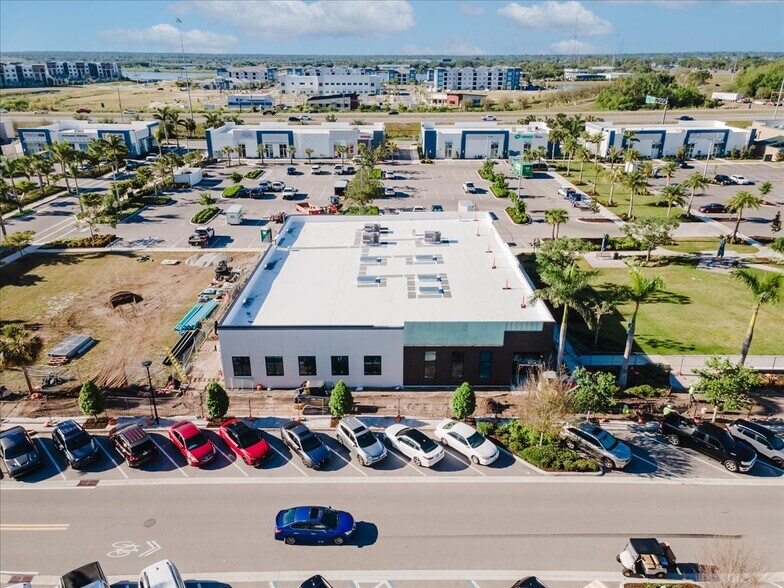 More Photos Of 6355 Initiative Blvd, Sarasota Storefront Retail Office For Lease