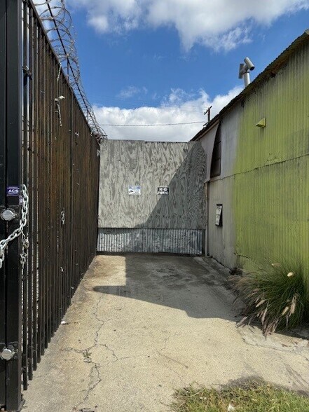 More Photos Of 3365 Union Pacific Ave, Los Angeles Manufacturing For Sale