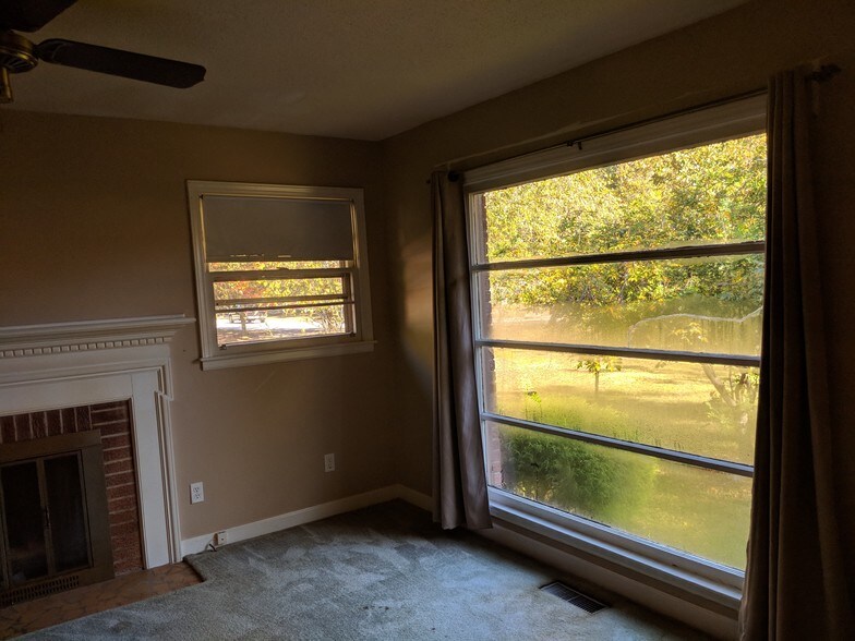 More Photos Of 104 Round Knob Rd, Lexington Office For Sale