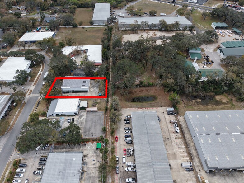 More Photos Of 6800 Edgewater Commerce Pky, Orlando Warehouse For Sale