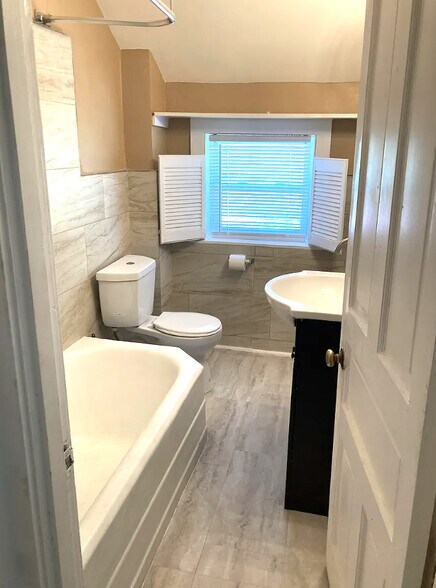 More Photos Of 305 W 18th St, Wilmington Apartments For Sale