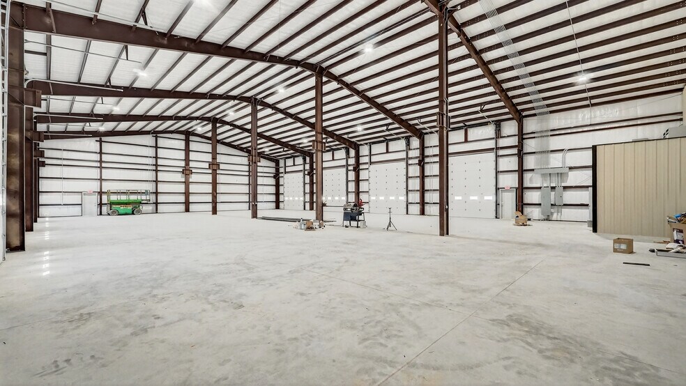 More Photos Of 16510 W Basin St, Odessa Warehouse For Sale