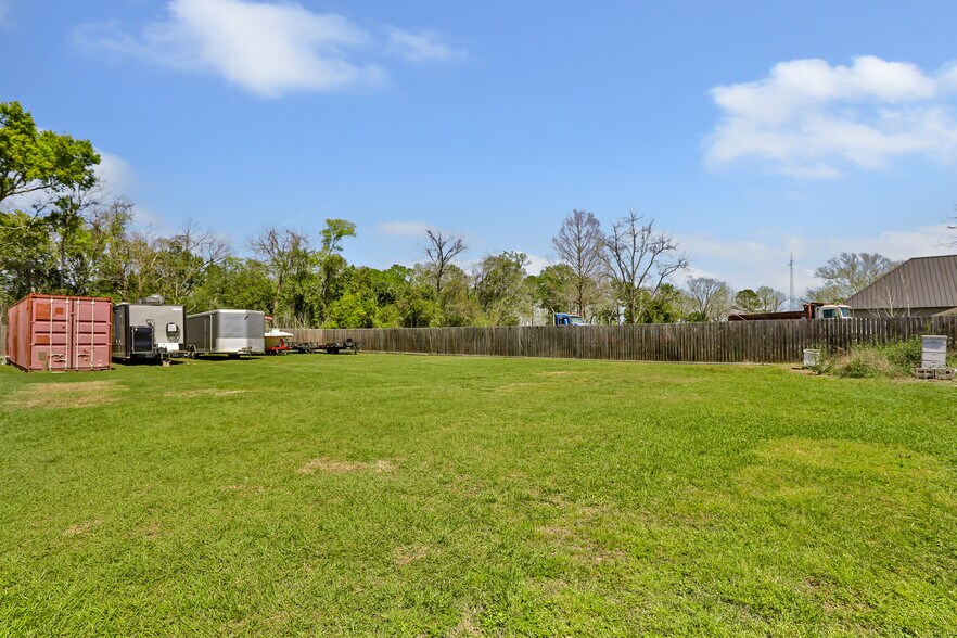 More Photos Of 203 Isaacks Rd, Humble Office For Lease