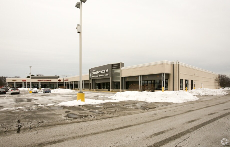 More Photos Of 17200-17290 Royalton Rd, Strongsville Freestanding For Lease