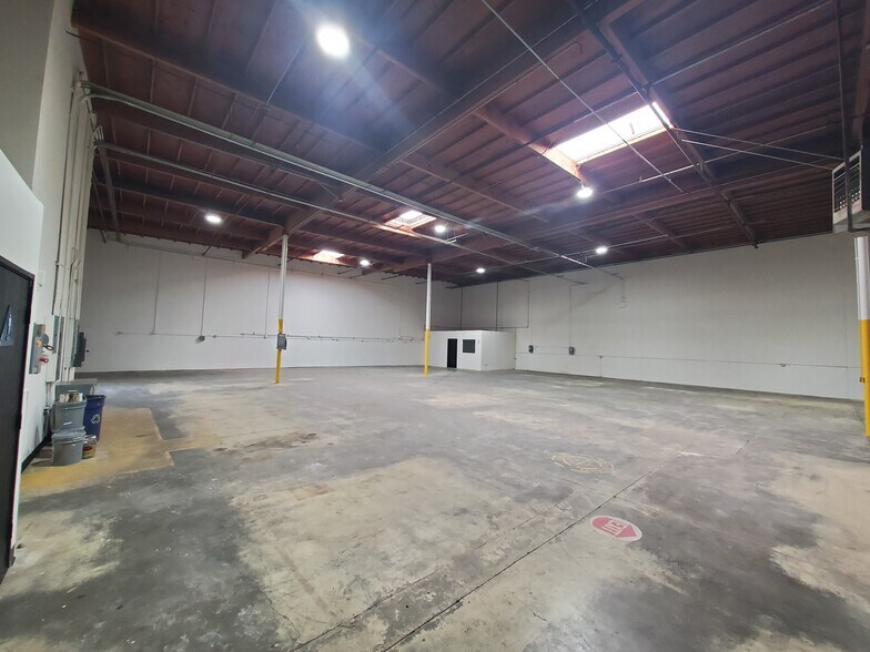 More Photos Of 4450 Dupont Ct, Ventura Manufacturing For Lease