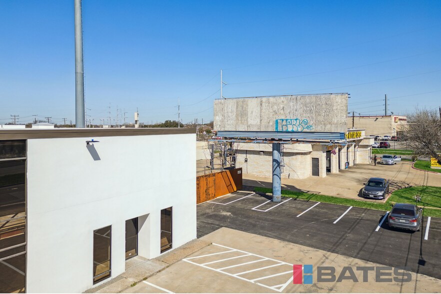 More Photos Of 9525 & 9535 Skillman St, Dallas Showroom For Sale