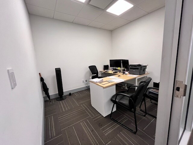 More Photos Of 300 Oakwood Ln, Hollywood Flex For Sale