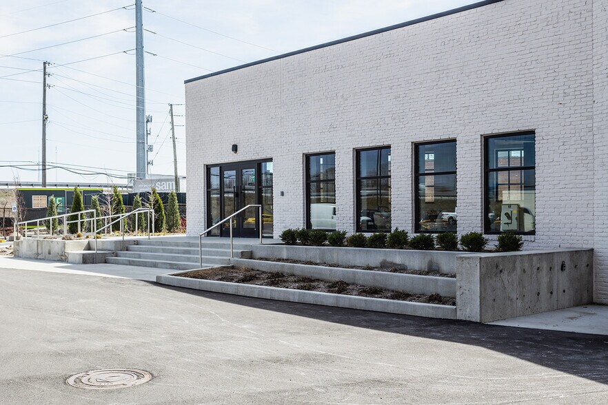 More Photos Of 863 Massachusetts Ave, Indianapolis Office For Lease