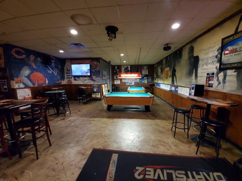 More Photos Of 1027 Sheffield Ave, Dyer Restaurant For Sale