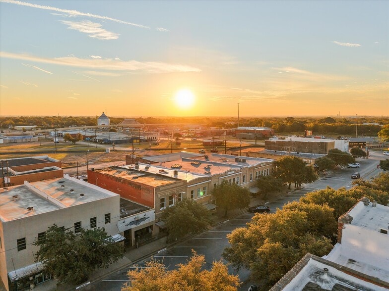 More Photos Of 107 S Beaton St, Corsicana Storefront For Sale